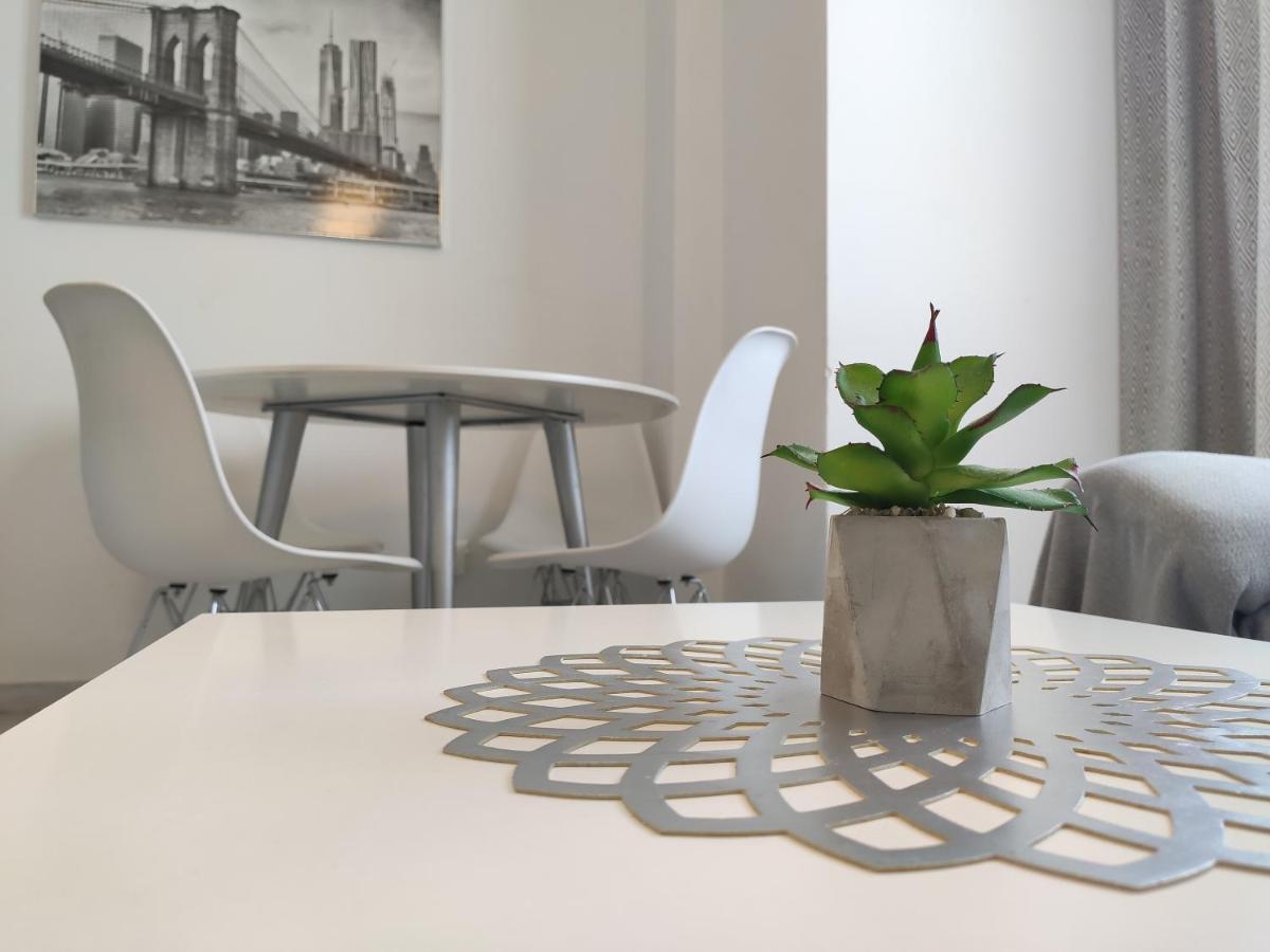 Apartamentos Seneca Junto Al Centro Málaga Kültér fotó