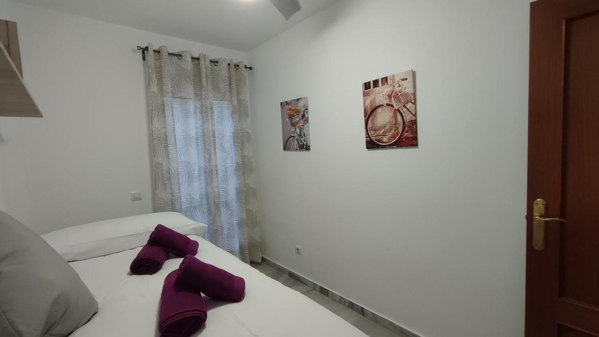 Apartamentos Seneca Junto Al Centro Málaga Kültér fotó
